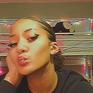 Meet your Posher, Savanna